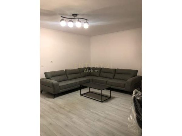 Tirane, jepet me qera apartament 2+1 400 Euro (FRESK)
