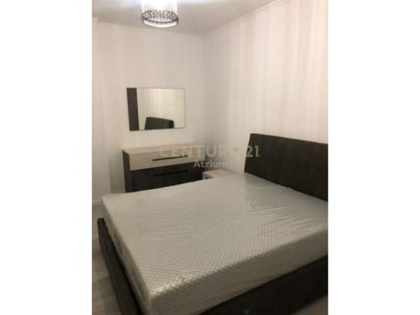 Tirane, jepet me qera apartament 2+1 400 Euro (FRESK)