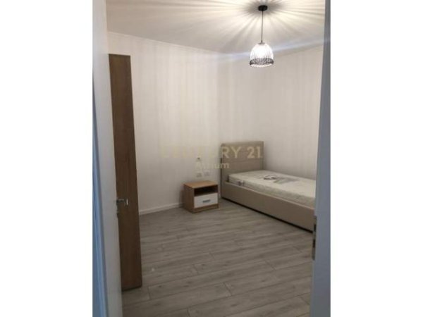 Tirane, jepet me qera apartament 2+1 400 Euro (FRESK)