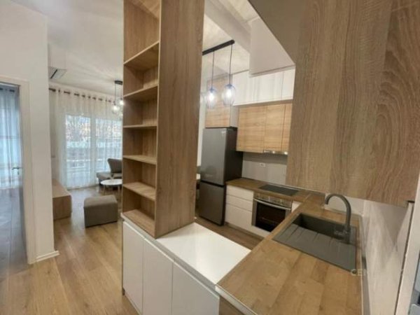 Tirane, jepet me qera apartament 400 Euro (21 dhjetori)