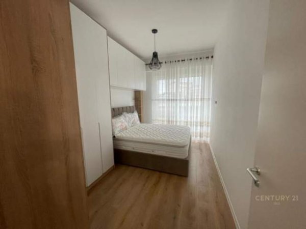 Tirane, jepet me qera apartament 400 Euro (21 dhjetori)