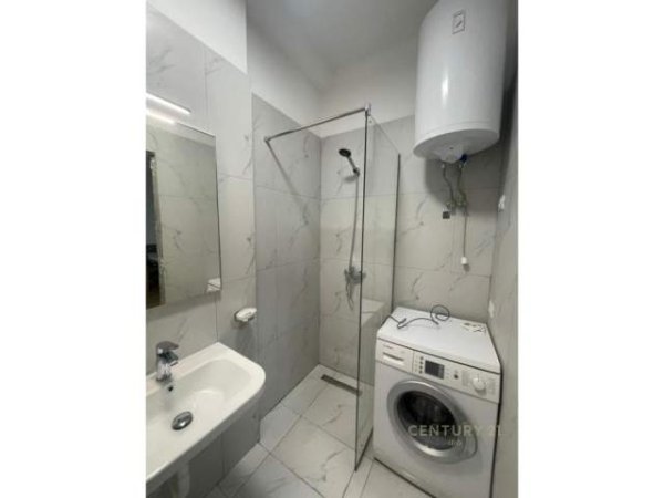 Tirane, jepet me qera apartament 400 Euro (21 dhjetori)