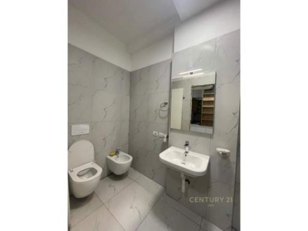 Tirane, jepet me qera apartament 400 Euro (21 dhjetori)