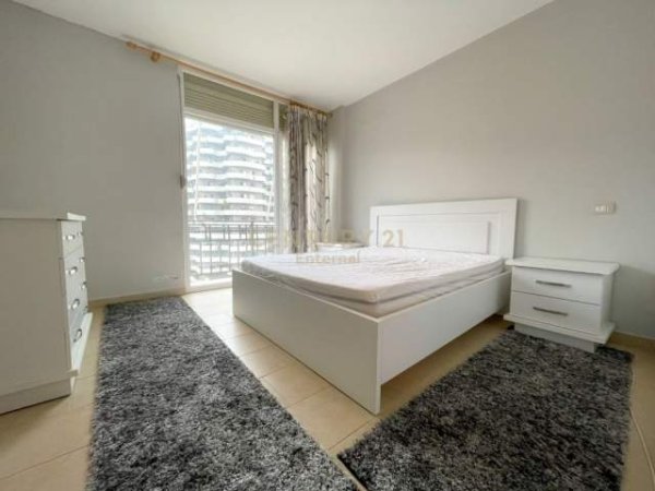 Tirane, jepet me qera apartament 2+1 600 Euro
