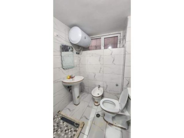 Tirane, jepet me qera apartament 1+1 550 Euro (qender)