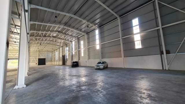 Tirane, ofert magazine Kati 0, 2.200 m² 9.900 Euro (perball OTP bank)