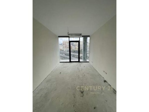 Tirane, shes apartament 221.500 Euro