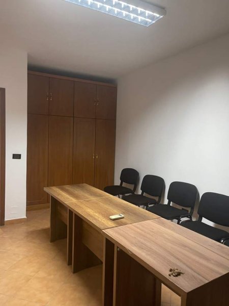 Tirane, jepet me qera Kati 3, 600 Euro