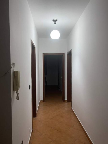 Tirane, jepet me qera Kati 3, 600 Euro