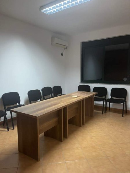 Tirane, jepet me qera Kati 3, 600 Euro