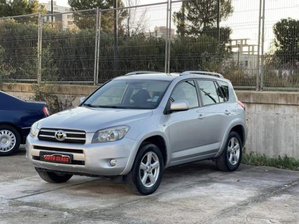 Tirane, shes xhip Toyota rav4 Viti 2007, 6.700 Euro