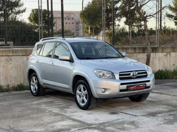 Tirane, shes xhip Toyota rav4 Viti 2007, 6.700 Euro