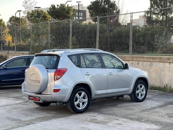 Tirane, shes xhip Toyota rav4 Viti 2007, 6.700 Euro