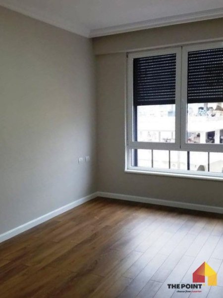 Tirane, jepet me qera zyre Kati 5, 75 m² 700 Euro (Rruga Myslym Shyri)