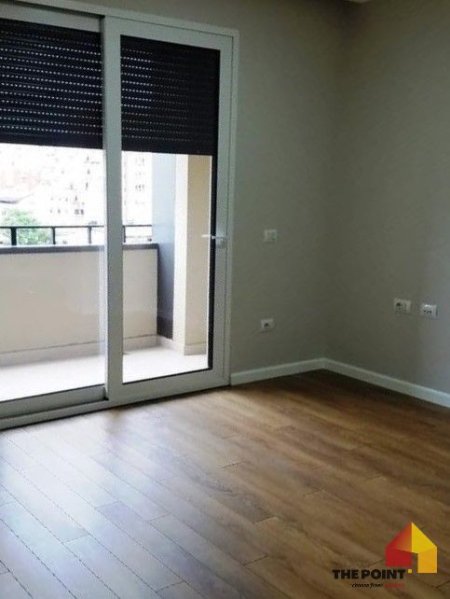 Tirane, jepet me qera zyre Kati 5, 75 m² 700 Euro (Rruga Myslym Shyri)