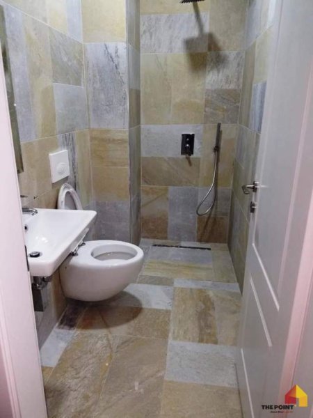 Tirane, jepet me qera zyre Kati 5, 75 m² 700 Euro (Rruga Myslym Shyri)