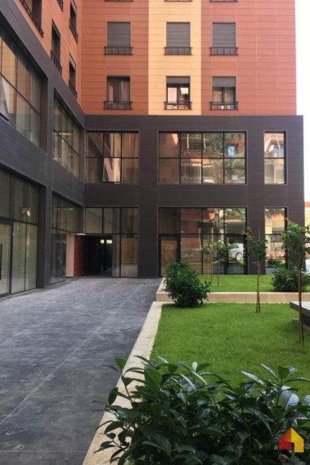 Tirane, jepet me qera zyre Kati 5, 75 m² 700 Euro (Rruga Myslym Shyri)