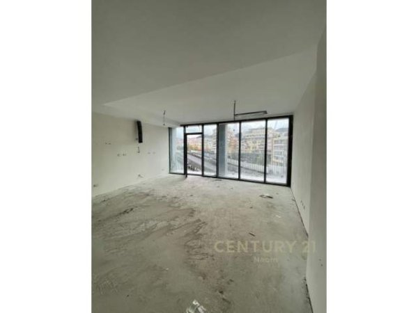 Tirane, shes apartament 221.500 Euro
