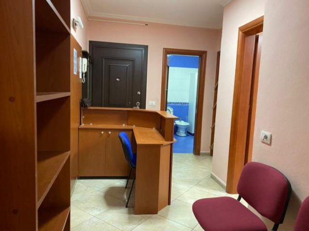 Tirane, jepet me qera zyre Kati 4, 88 m² 800 Euro (Rruga e Elbasanit)