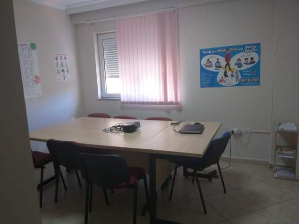 Tirane, jepet me qera zyre Kati 4, 88 m² 800 Euro (Rruga e Elbasanit)