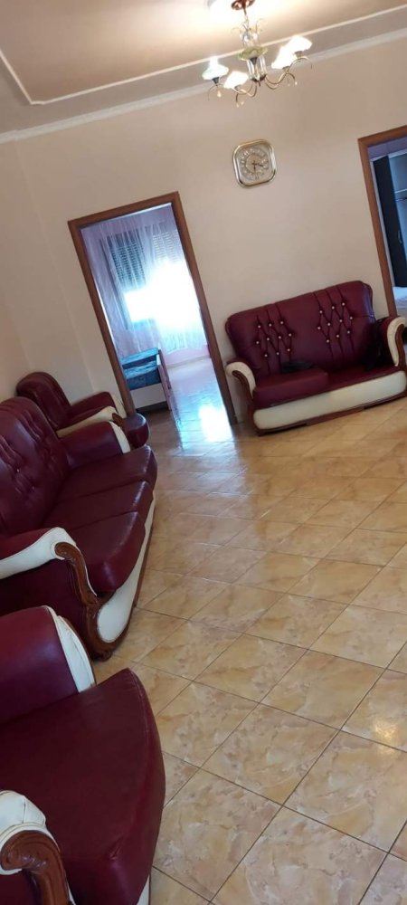 Tirane, jepet me qera apartament 2+1 Kati 2, 90 m² 35.000 Leke (Prane Lavazhit 313)