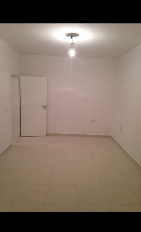 Tirane, jepet me qera apartament 3+1+BLK Kati 2, 90 m² 300 Euro (rruga Sadik Petrela)