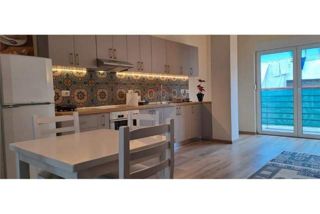 Tirane, jepet me qera apartament 2+1+BLK Kati 3, 125 m² 450 Euro (Ali Demi)