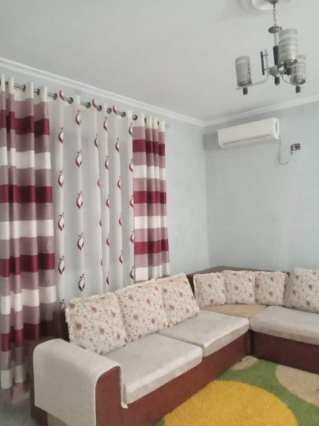 Tirane, jap me qera shtepi 1+1 Kati 0, 65 m² 22.000 Leke (Mark Bajraktari)