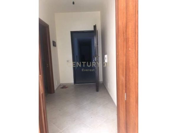 Tirane, shes apartament 1+1 65.000 Euro (astir)