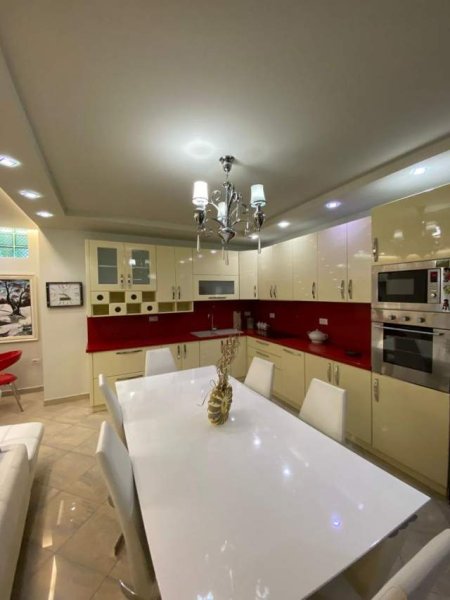 Tirane, shitet apartament 2+1 Kati 2, 138 m² 248.000 Euro (Qender)