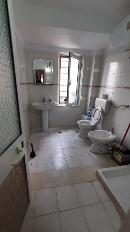 Tirane, shes apartament 3+1 Kati 4, 96 m² 130.000 Euro (Sheshi Avni Rustemi)
