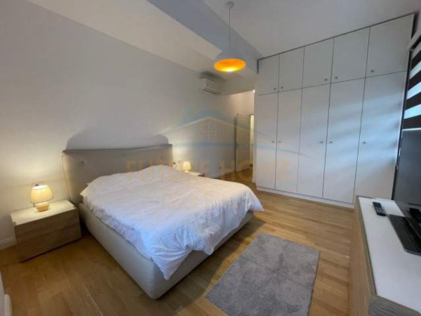 Tirane, jepet me qera apartament 3+1 Kati 2, 186 m² 1.400 Euro (Sauk)