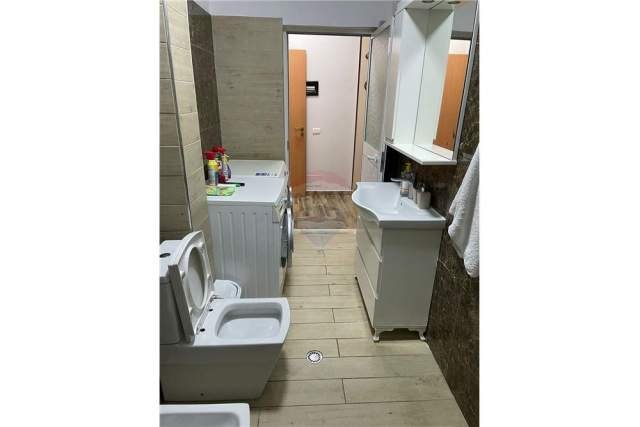 Tirane, jepet me qera apartament 2+1+BLK Kati 1, 140 m² 400 Euro (Rruga Rrapo Hekali)