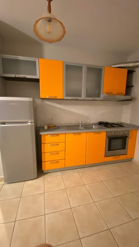 Tirane, jepet me qera apartament 1+1+BLK Kati 7, 70 m² 450 Euro (rruga Nikolla Jorga)