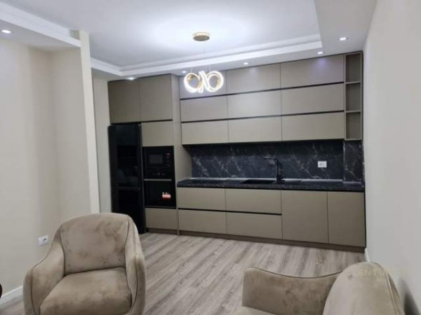 Tirane, jepet me qera apartament 2+1 Kati 5, 79 m² 800 Euro (Jordan Misja)