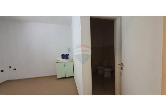 Tirane, jepet me qera Vile Kati 0, 400 m² 1.700 Euro (Prane Qsut)
