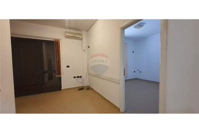 Tirane, jepet me qera Vile Kati 0, 400 m² 1.700 Euro (Prane Qsut)