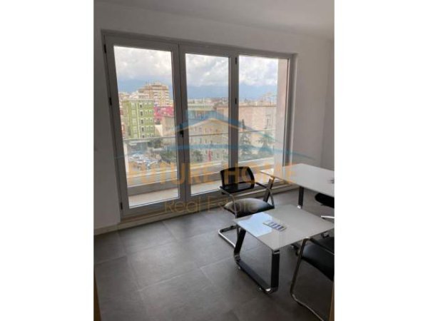 Tirane, jepet me qera ambjent biznesi Kati 3, 125 m² 1.100 Euro (Qender)