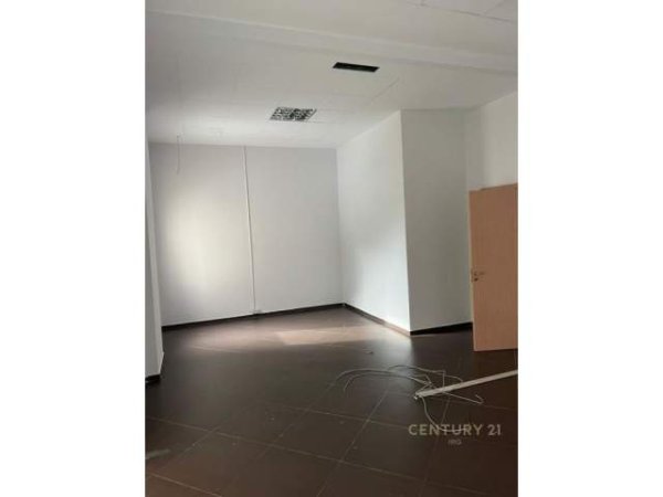 Tirane, ofert ambjent biznesi Kati 1, 400 m² 4.000 Euro (Medreseja Tirana, Albania)