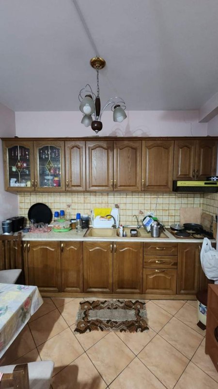 Tirane, shitet apartament 2+1 Kati 3, 100 m² 135.000 Euro (Prane Qendres Globe)