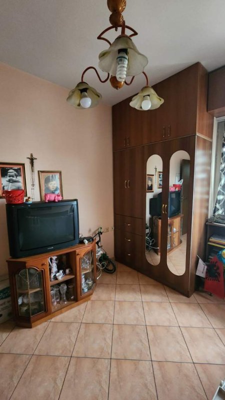 Tirane, shitet apartament 2+1 Kati 3, 100 m² 135.000 Euro (Prane Qendres Globe)