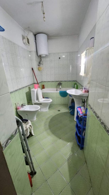 Tirane, shitet apartament 2+1 Kati 3, 100 m² 135.000 Euro (Prane Qendres Globe)