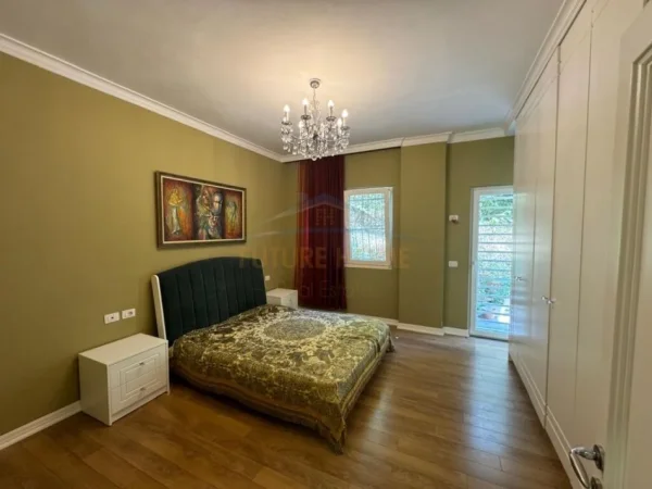 Tirane, jepet me qera apartament 2+1+Ballkon Kati 3, 100 m² 850 € (Liqeni i Thate)