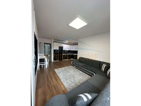 Tirane, jepet me qera apartament 2+1+Ballkon Kati 7, 79 m² 600 € (Rezidenca Future Home, Unaza e Re)