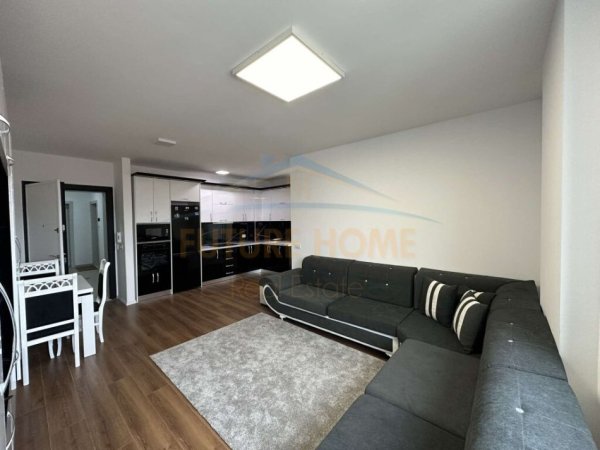 Tirane, jepet me qera apartament 2+1+Ballkon Kati 7, 79 m² 600 € (Rezidenca Future Home, Unaza e Re)