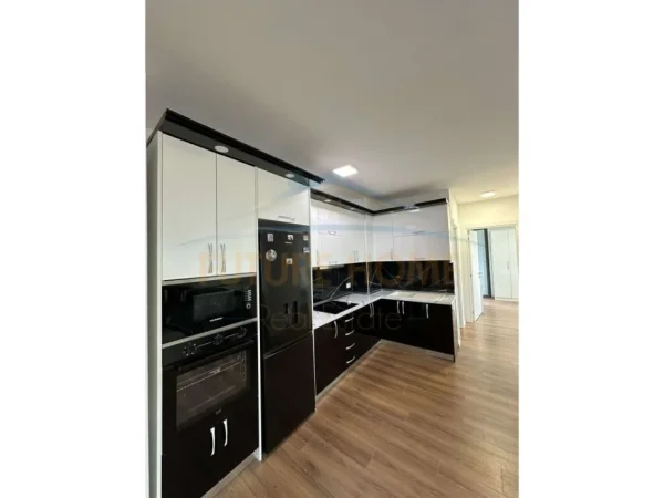 Tirane, jepet me qera apartament 2+1+Ballkon Kati 7, 79 m² 600 € (Rezidenca Future Home, Unaza e Re)