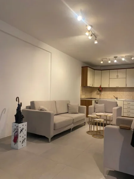 Tirane, jepet me qera zyre Kati 4, 80 m² 700 € (Myslym Shyri)