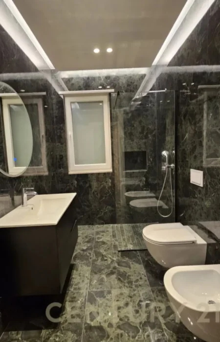 Tirane, shitet apartament 3+1 , 171 m² 390.000 € (Don Bosko)