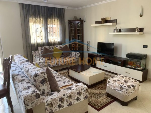 Tirane, jepet me qera apartament 2+1+Ballkon Kati 5, 85 m² 600 € (Rruga Bardhok Biba)