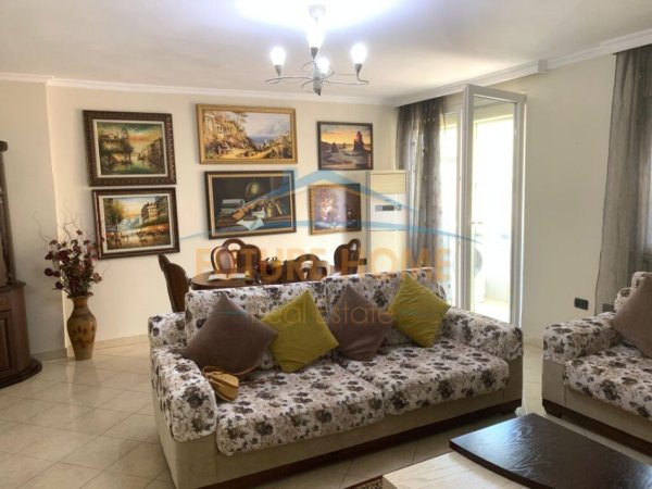 Tirane, jepet me qera apartament 2+1+Ballkon Kati 5, 85 m² 600 € (Rruga Bardhok Biba)